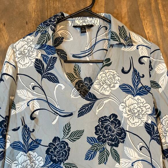 Banana Republic Womens Blouse Gray Blue Floral V Neck Collared Long Sleeve Small - Picture 2 of 11